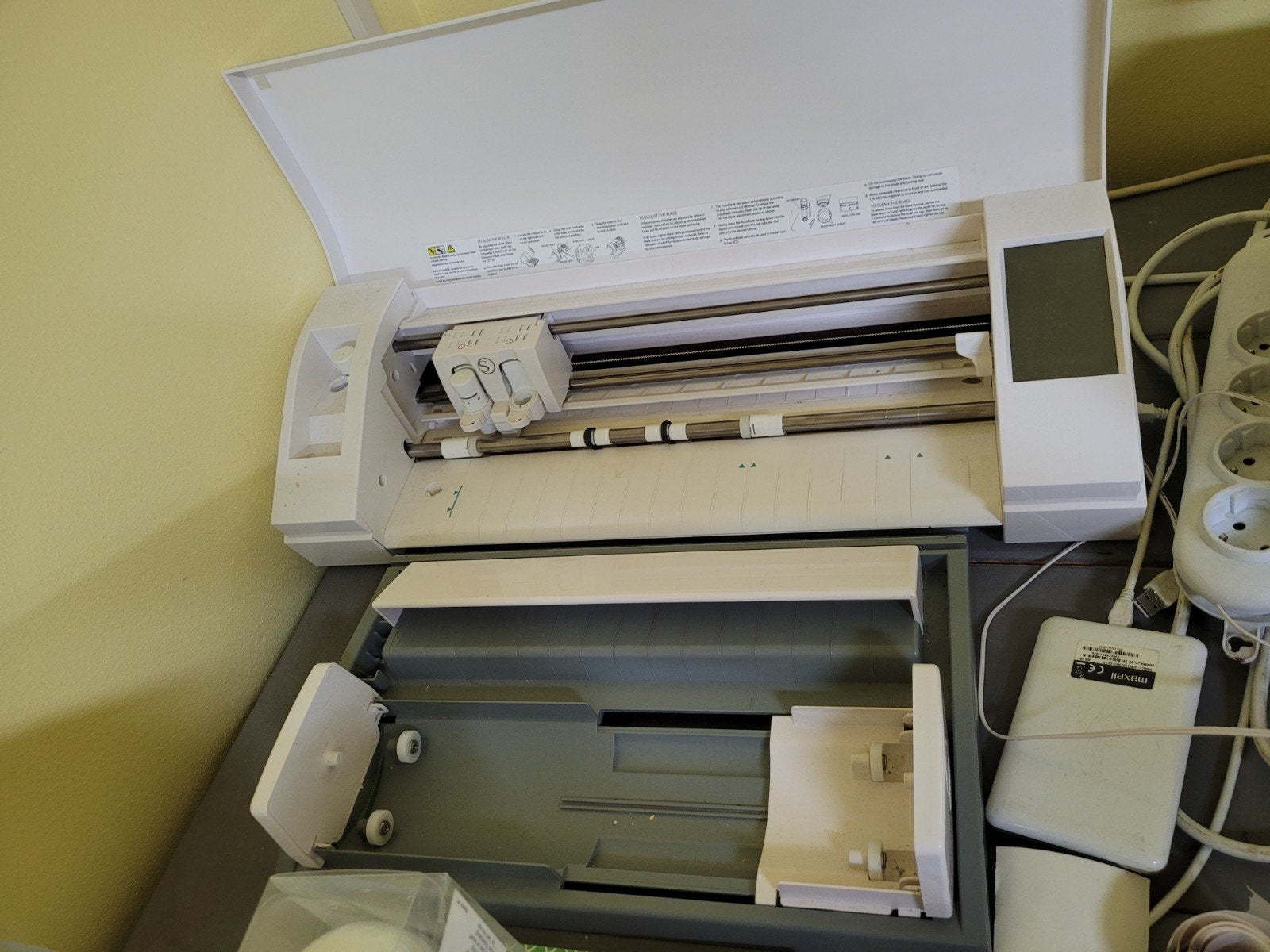 silhouette cameo met mokkenpers en hittepers (a3 insta), Ophalen, Gebruikt