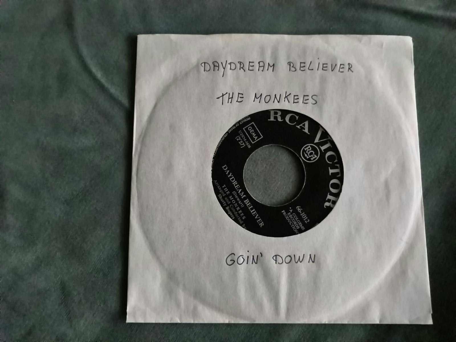 The Monkees - Daydream Believer / Goin' Down (7 inch vinyl), Cd's en Dvd's, Gebruikt, 7 inch, Ophalen of Verzenden, Pop