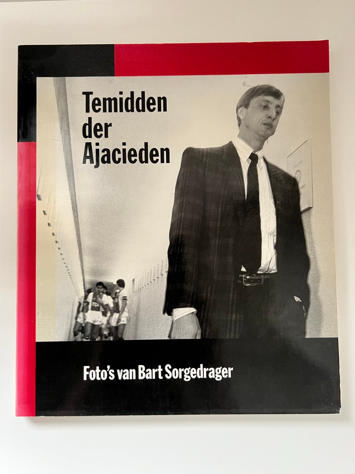 Temidden der Ajacieden - Foto's van Bart Sorgedrager, Ophalen of Verzenden, Zo goed als nieuw, Overige sporten