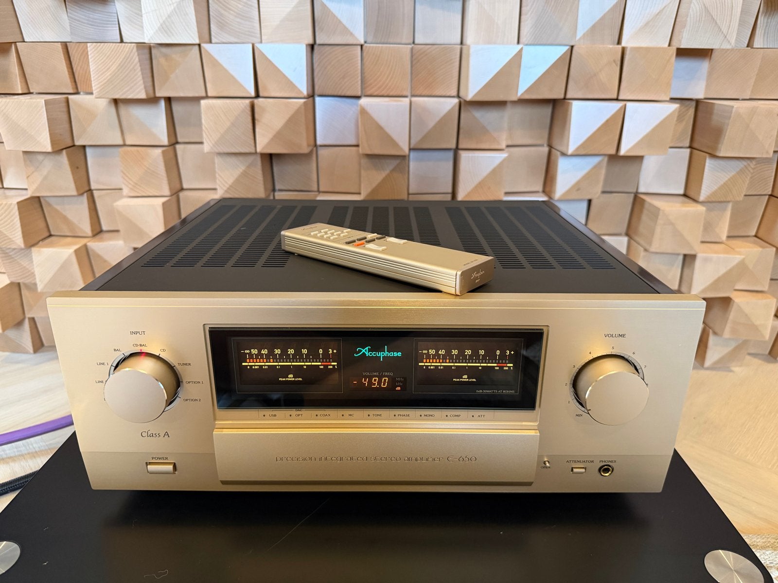 Accuphase E-650 Klasse A Geïntegreerde Stereo Versterker, Poels Audio, Ophalen of Verzenden, Zo goed als nieuw, 60 tot 120 watt
