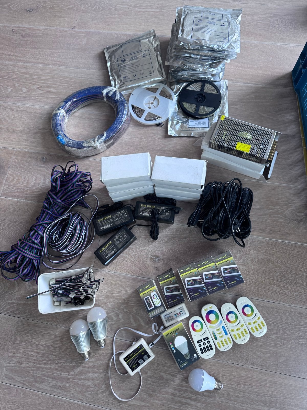 Grote partij LED strips, controllers en accessoires, Ophalen, Zo goed als nieuw