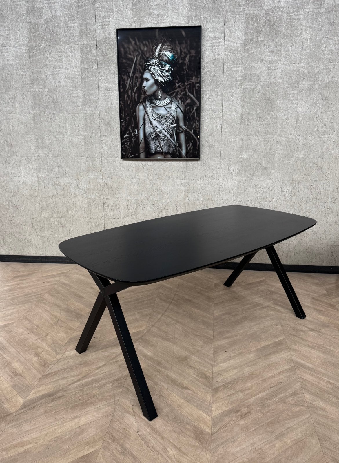 Kleine zwarte eiken eettafel Deens ovaal  180x95cm, Firma Hout en staal, Eikenhout, Zo goed als nieuw, 150 tot 200 cm