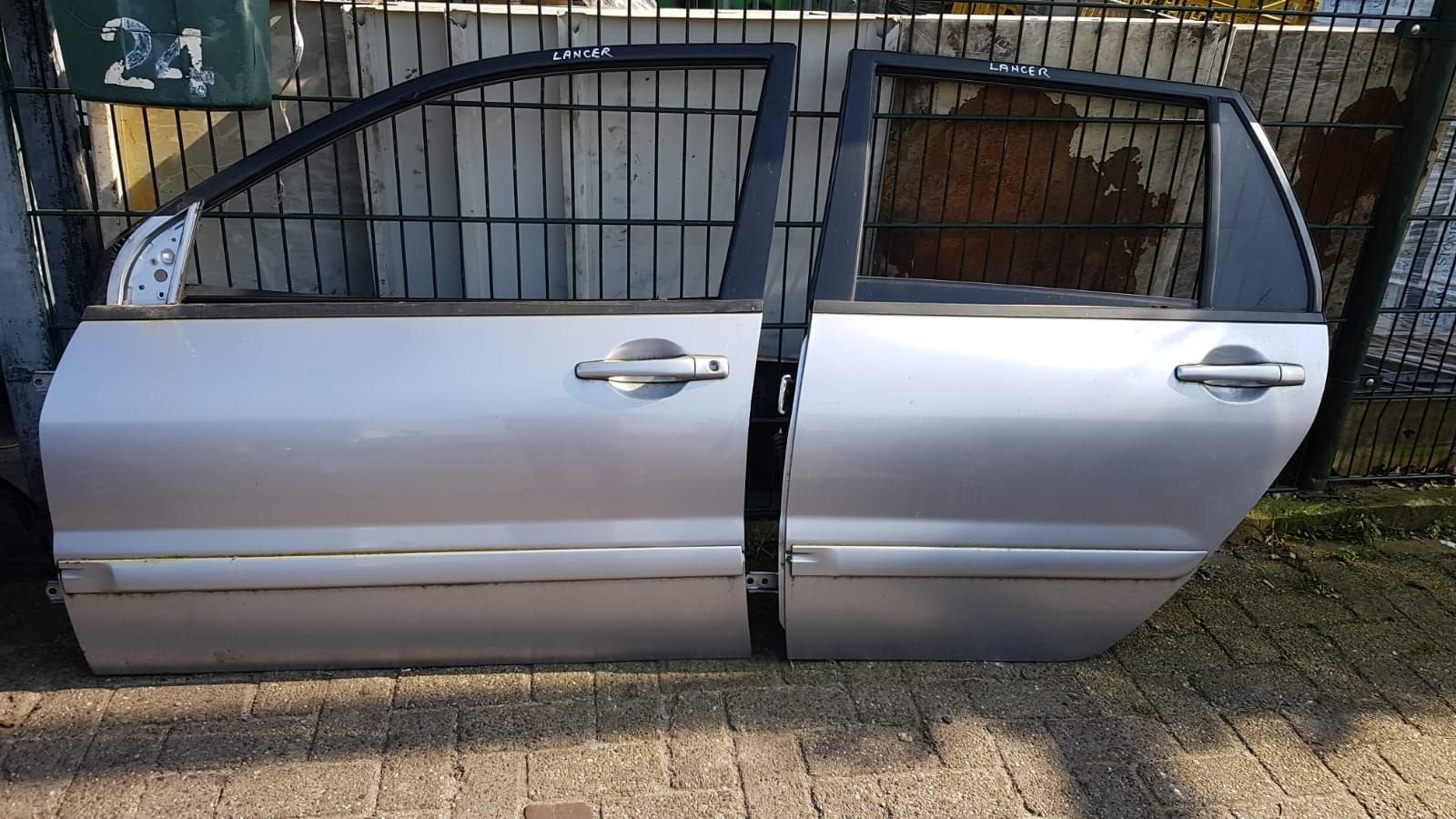MITSUBISHI LANCER PORTIEREN LV+LA BJ 2007, Gebruikt, -, Deur, -