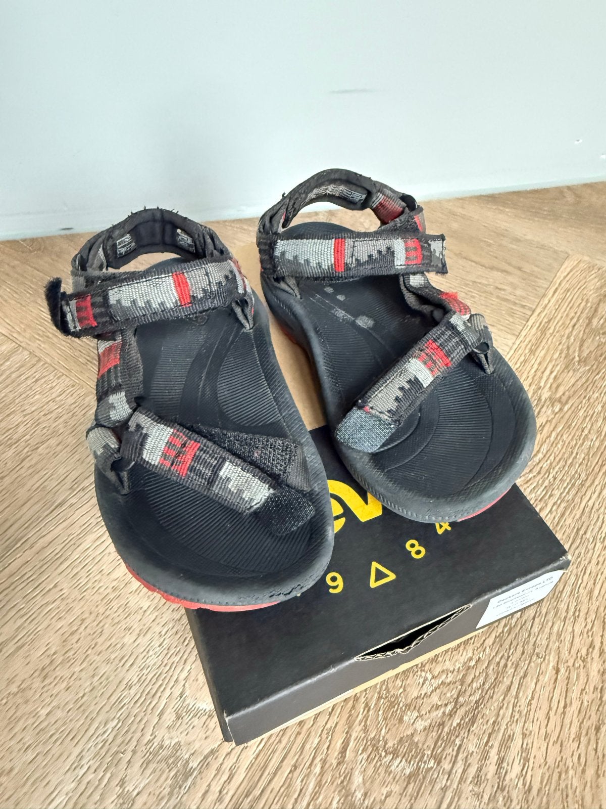 Teva T Hurricane 2 sandalen voor kinderen - Zwart/Rood/Grijs, Ophalen of Verzenden, Zo goed als nieuw, Jongen of Meisje, Overige typen