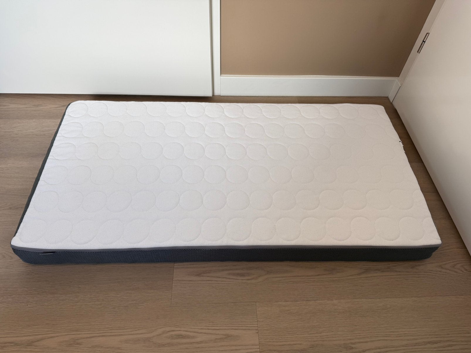 Matras voor ledikant (HIMLAVALV), Kinderen en Baby's, Babywiegjes en Ledikanten, Ophalen, Gebruikt, Ledikant