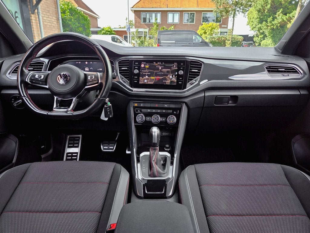 Volkswagen T-Roc 1.5 TSI AUT7 R-LINE SPORT NAVI DIGIDASH APP, Stof, 4 cilinders, 150 pk, Zwart