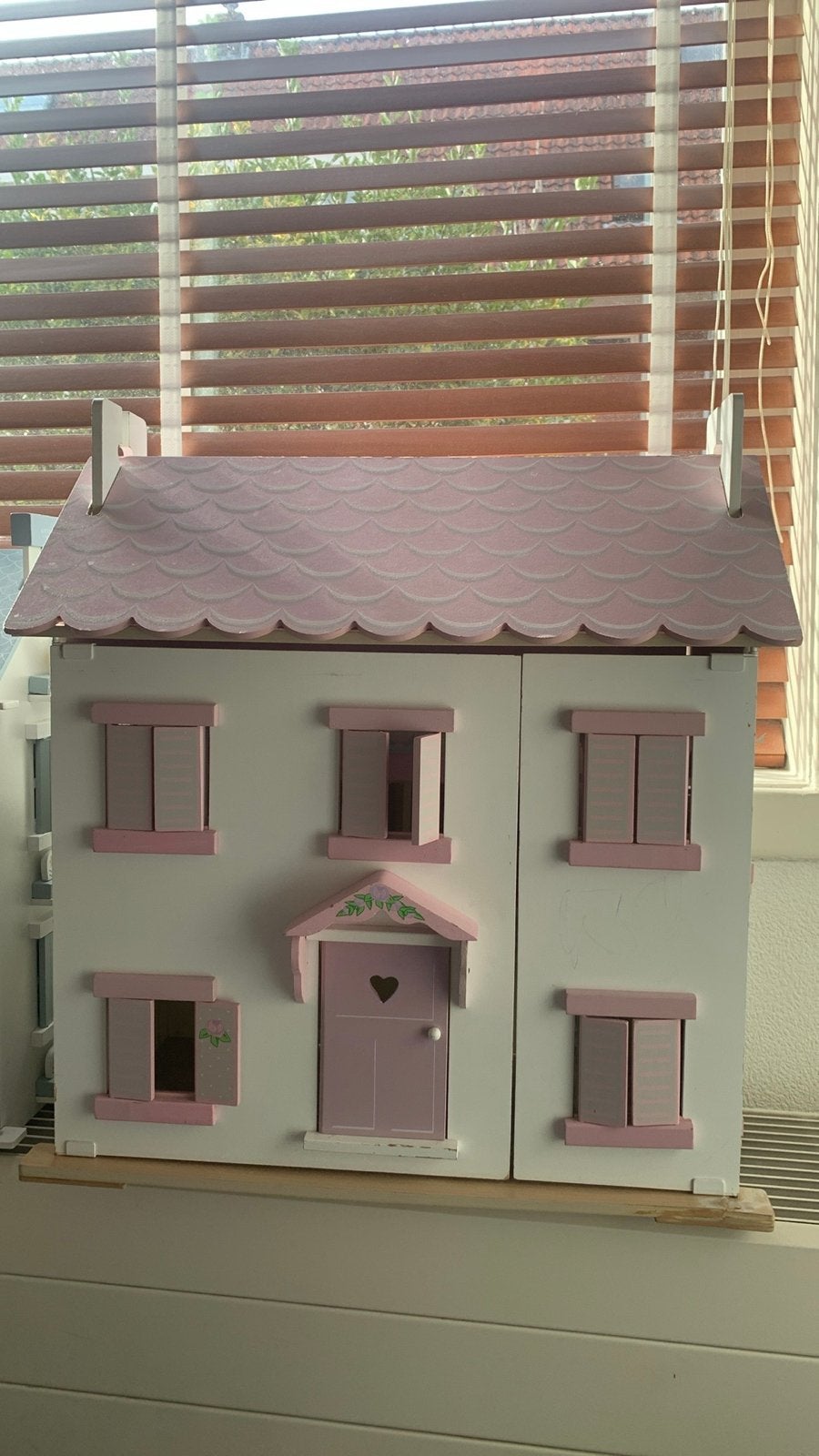 Leuk roze poppenhuis met veel details, Ophalen of Verzenden, Gebruikt, Poppenhuis