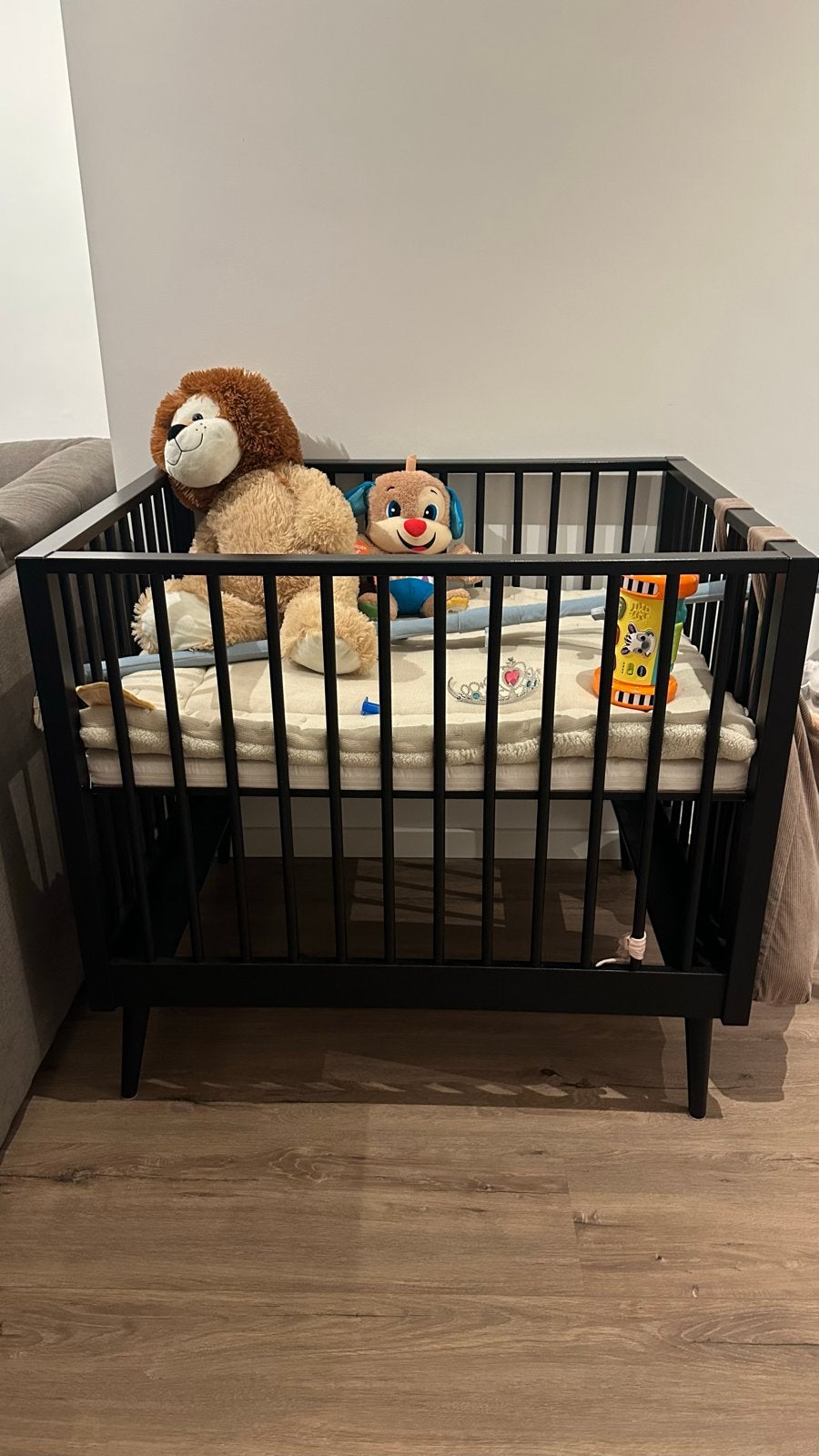 Zwart houten box met matras, Ophalen, Gebruikt