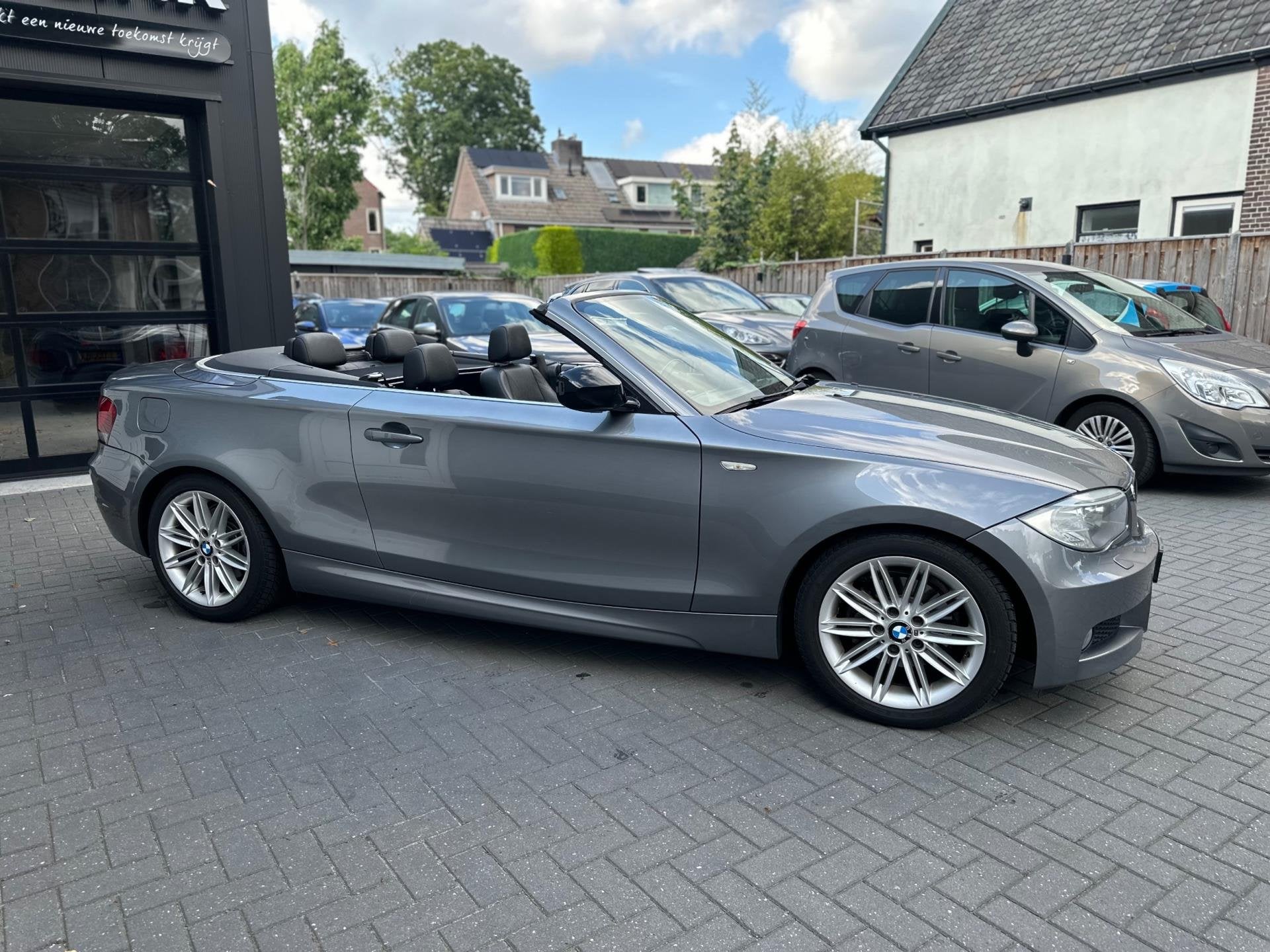 BMW 1-serie Cabrio 118i M Sport | M PAKKET | LEER | XENON |, Auto's, Euro 5, Achterwielaandrijving, Zwart, Cabriolet