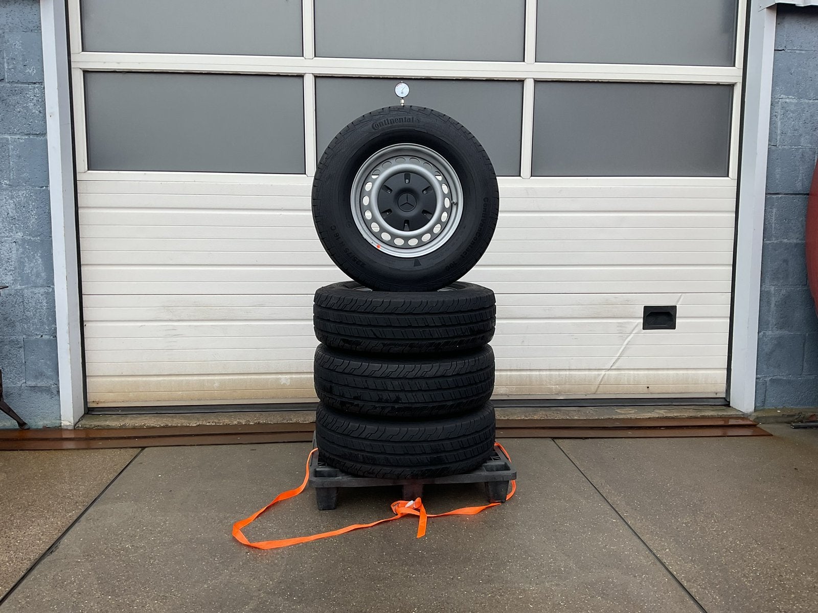 Nieuw Mercedes - Sprinter 4 X 4  Zomerset. 225 - 75 - 16., Ophalen, Bestelwagen, 16 inch, Banden en Velgen