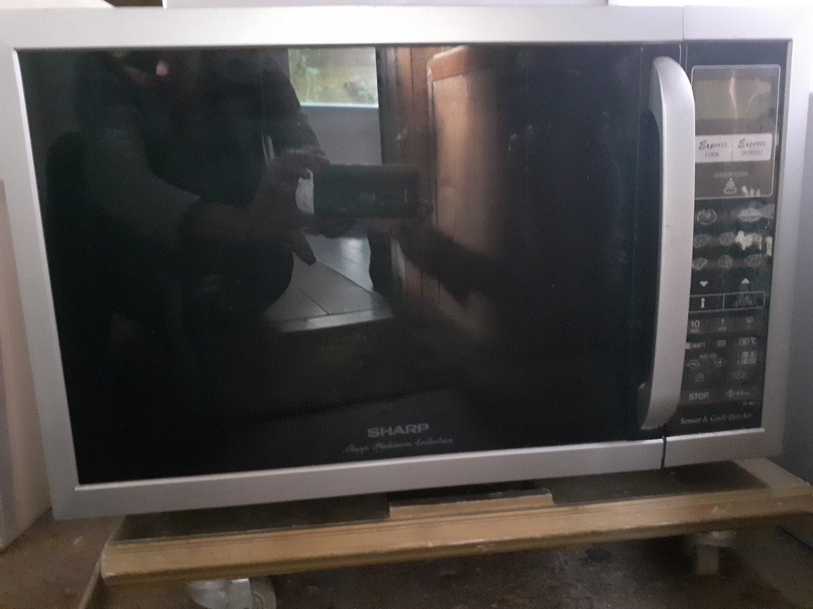 Sharp Combimagnetron 40L met oven, grill en magnetron, Combimagnetron, Gebruikt, Grill, Ophalen of Verzenden