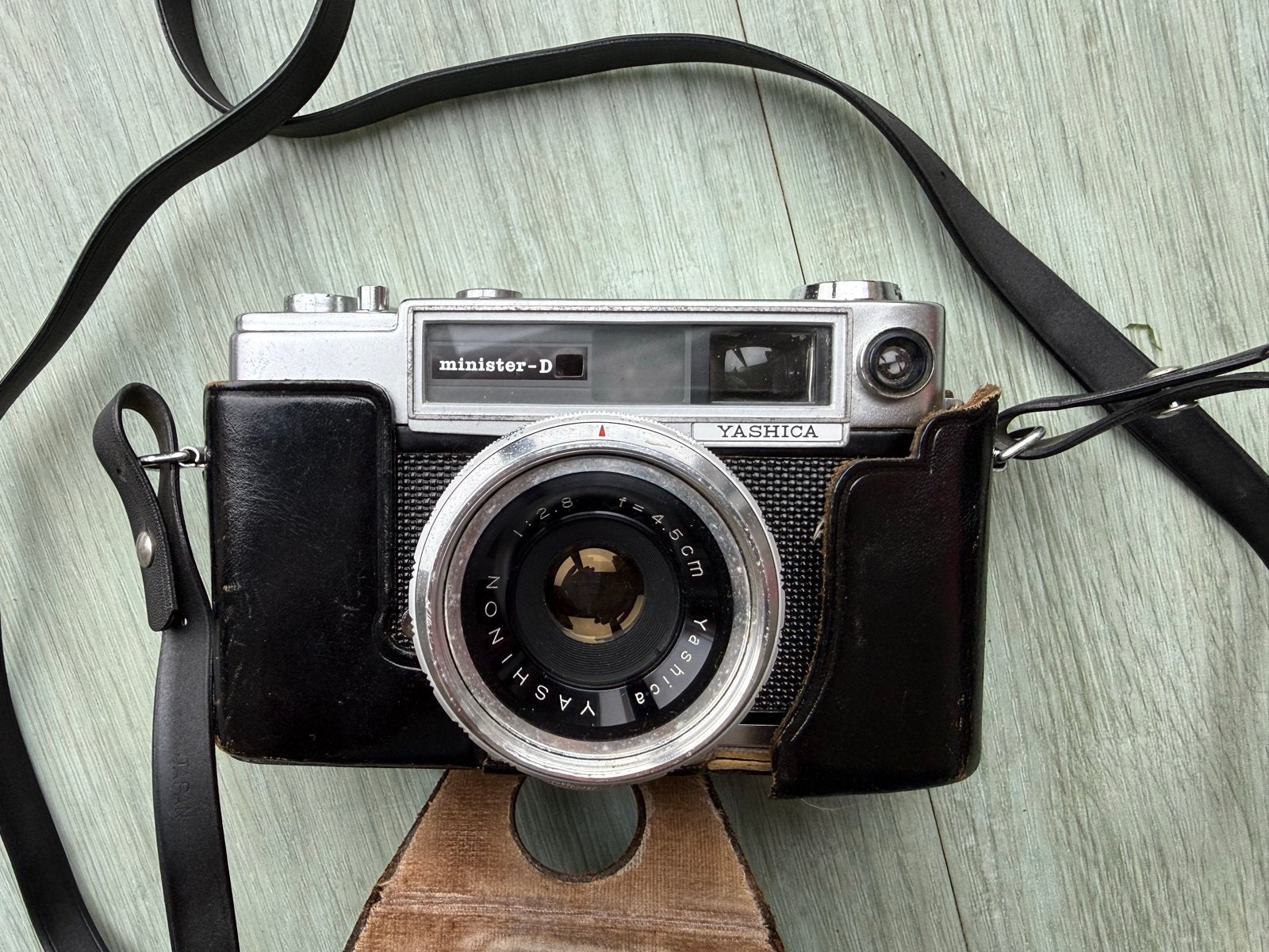 Yashica Minister-D vintage camera met leren tas, Ophalen, Gebruikt, Compact, Overige Merken
