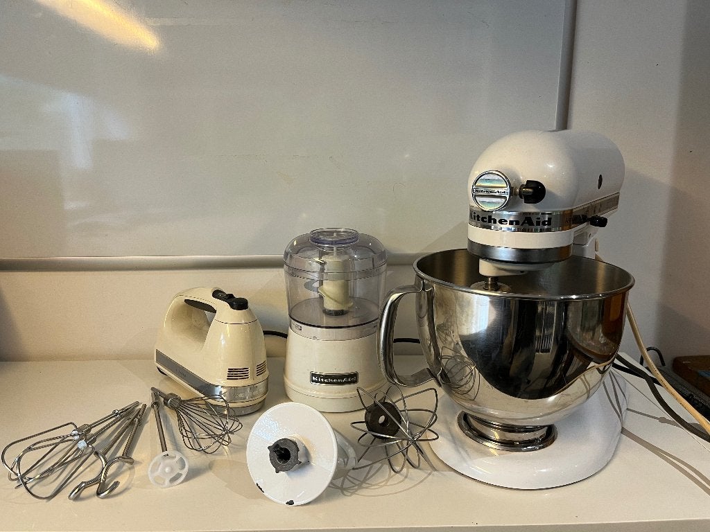 KitchenAid Artisan standmixer, handmixer en hakmolen wit, 4 liter of meer, Verzenden, Gebruikt, 3 snelheden of meer