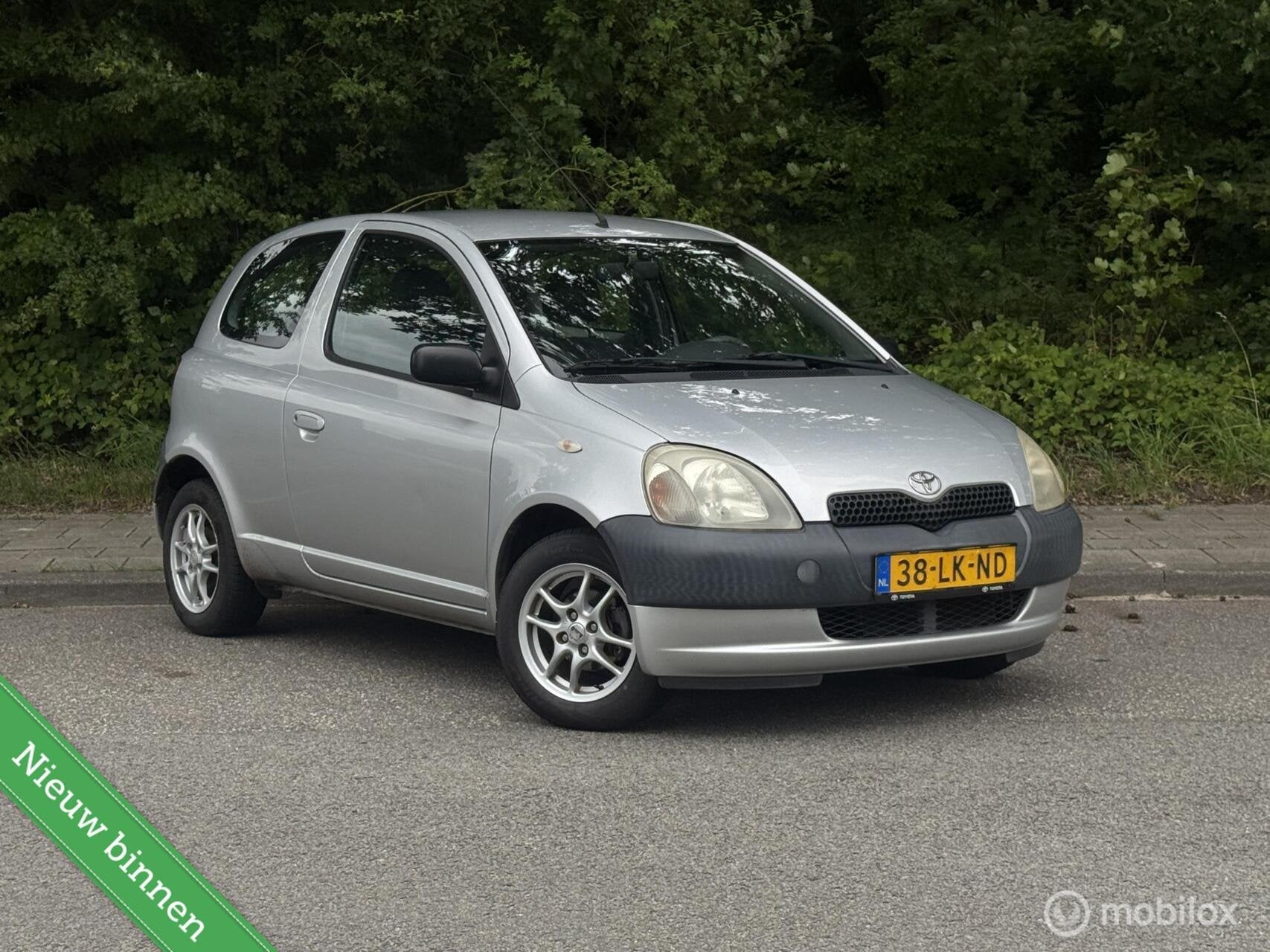 Toyota Yaris 1.0 VVT-i nieuwe APK, Auto's, Toyota, Voorwielaandrijving, Gebruikt, 4 cilinders, 400 kg