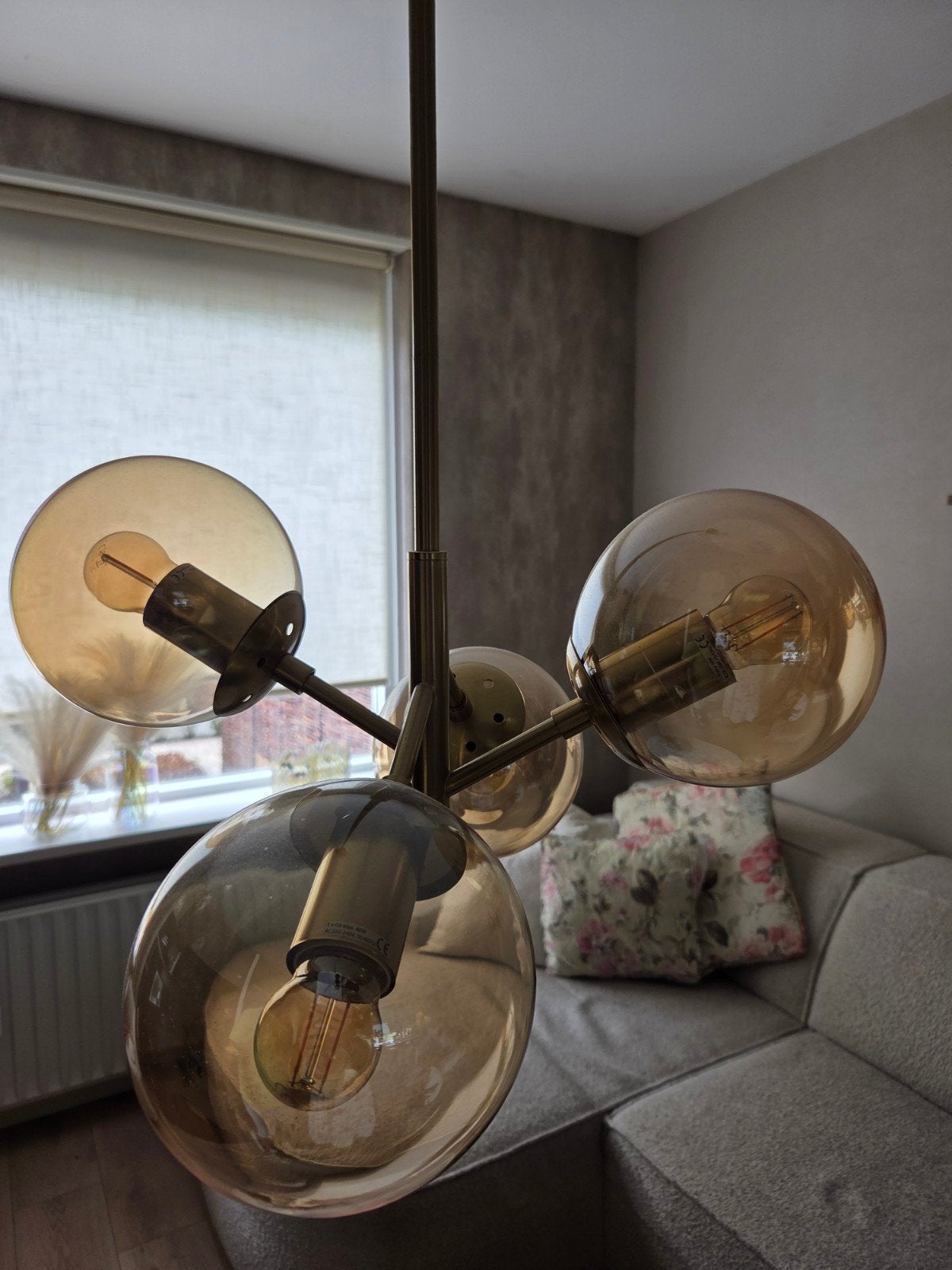 Moderne hanglamp met amberkleurige glazen bollen, Ophalen, E27 (groot), Zo goed als nieuw, Glas