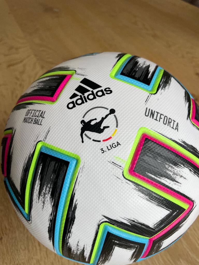 Adidas Uniforia OMB, Sport en Fitness, Voetbal, Maat L, Ophalen of Verzenden, Nieuw, Bal