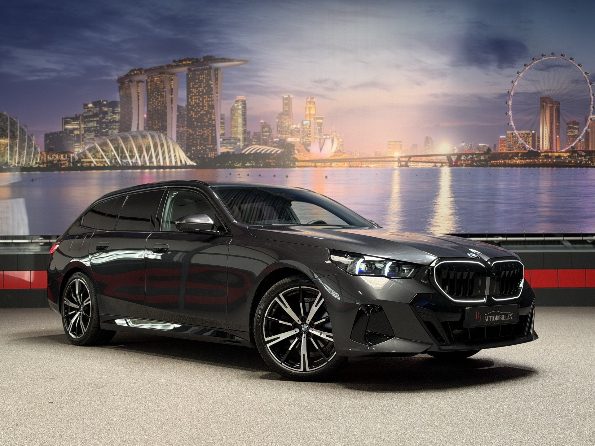 BMW 5 Serie Touring 520i |Panorama|HeadUp|Trekhaak|Crystal|C, Automaat, Achterwielaandrijving, Gebruikt, 2000 kg