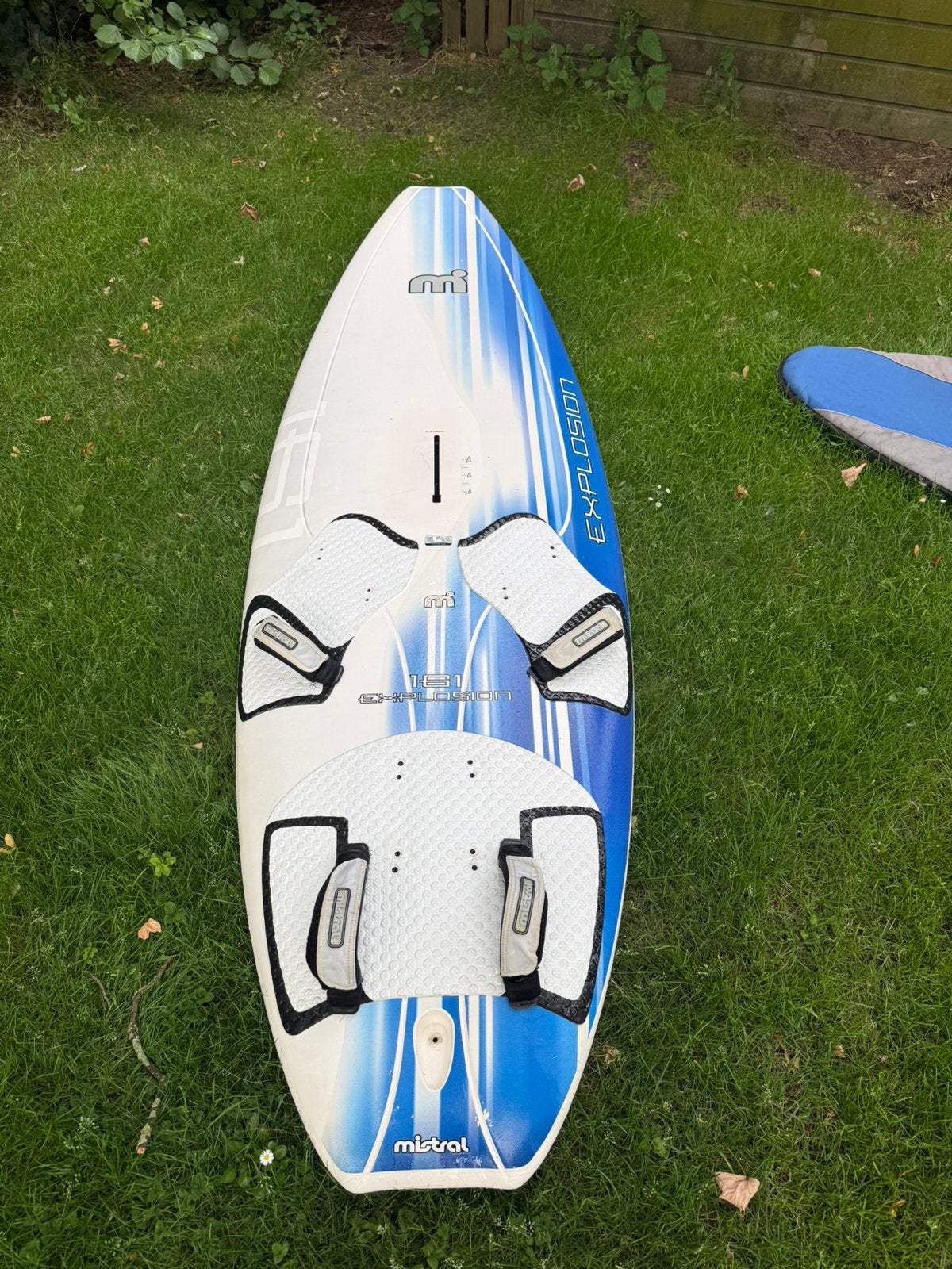 Mistral Explosion 161L | Windsurfboard | boardbag | Compleet, Watersport en Boten, Windsurfen, Ophalen, Gebruikt, Met draagtas