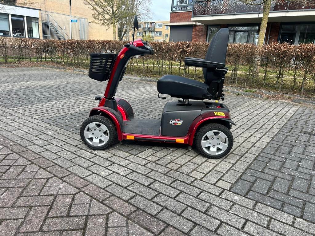 Pride DeLuxe L scootmobiel rood, Ophalen, Zo goed als nieuw, Pride