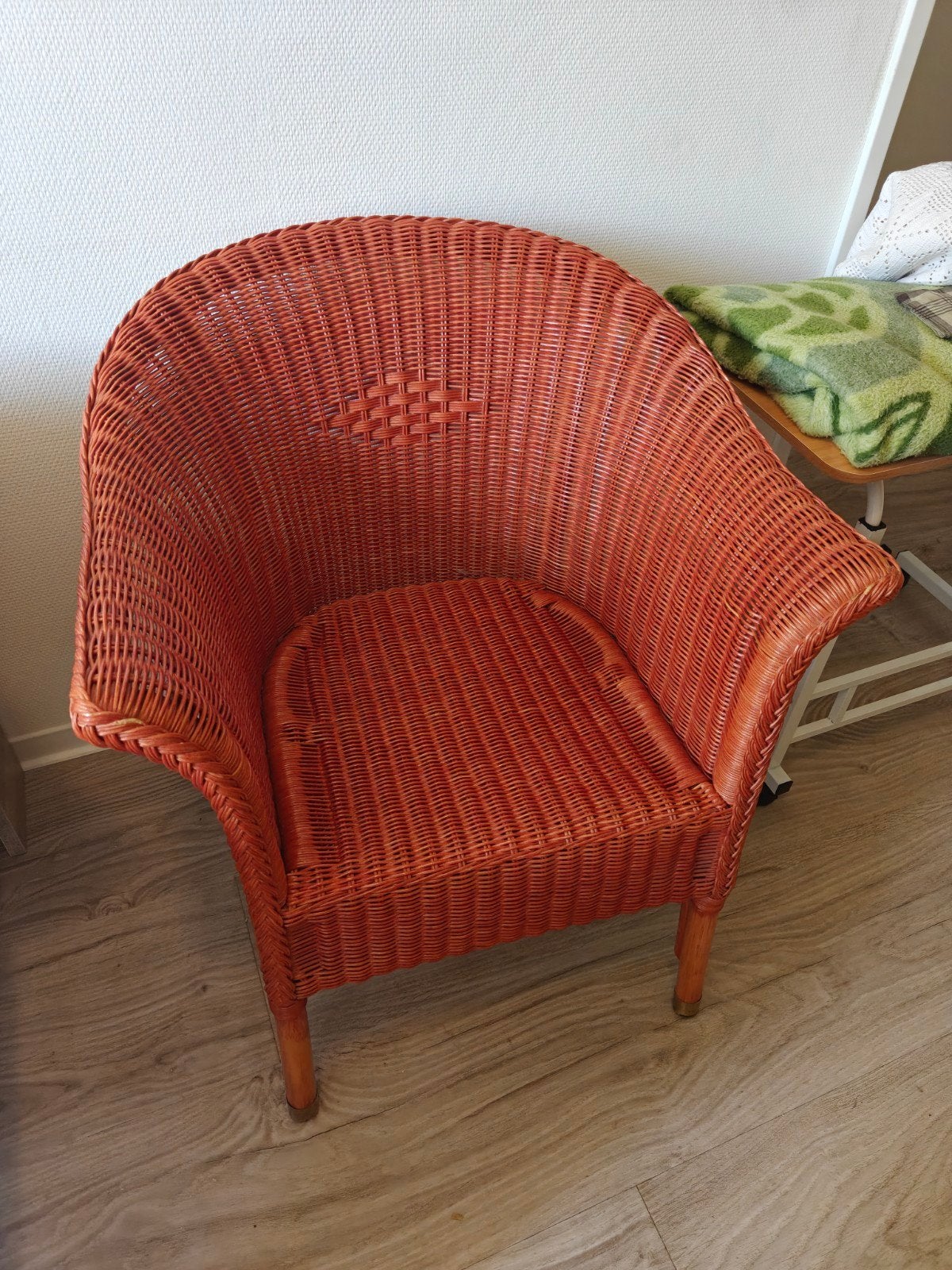 Vintage rotan fauteuil met bloemenkussen, Huis en Inrichting, Ophalen, Gebruikt, Overige kleuren, Vintage, Retro, Bohemian