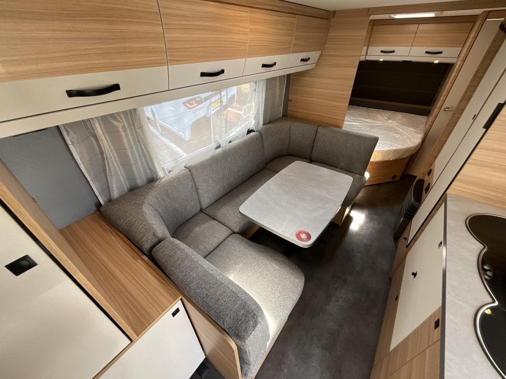 Dethleffs Summer Edition 560 FMK PRIMEUR-STAPELBED, Rondzit, Bedrijf, Dethleffs, Schokbreker