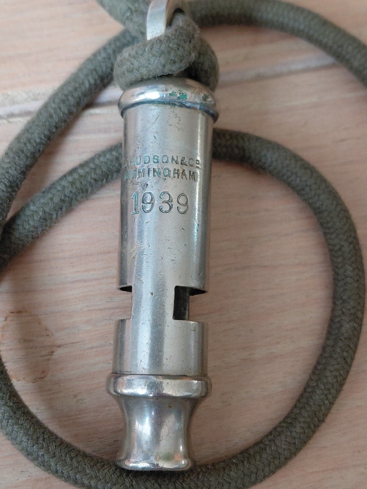 Vintage J. Hudson & Co. Birmingham 1939 fluitje met koord, Ophalen of Verzenden, Overige soorten, Engeland, Overige typen