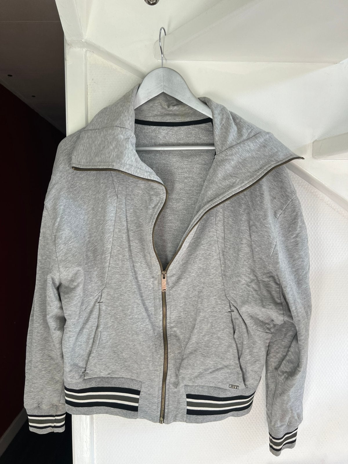 ICEBERG Grijze Hoodie met Rits en Strepen, Ophalen of Verzenden, Gedragen, Maat 38/40 (M), Grijs