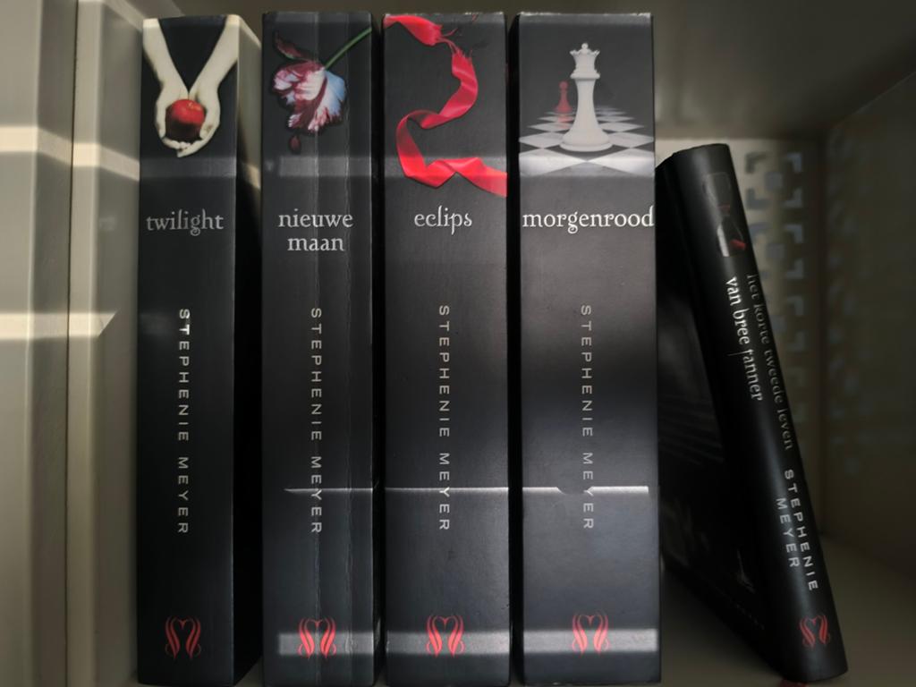 Twilight Saga complete reeks plus Bree Tanner boekje, Ophalen of Verzenden, Zo goed als nieuw