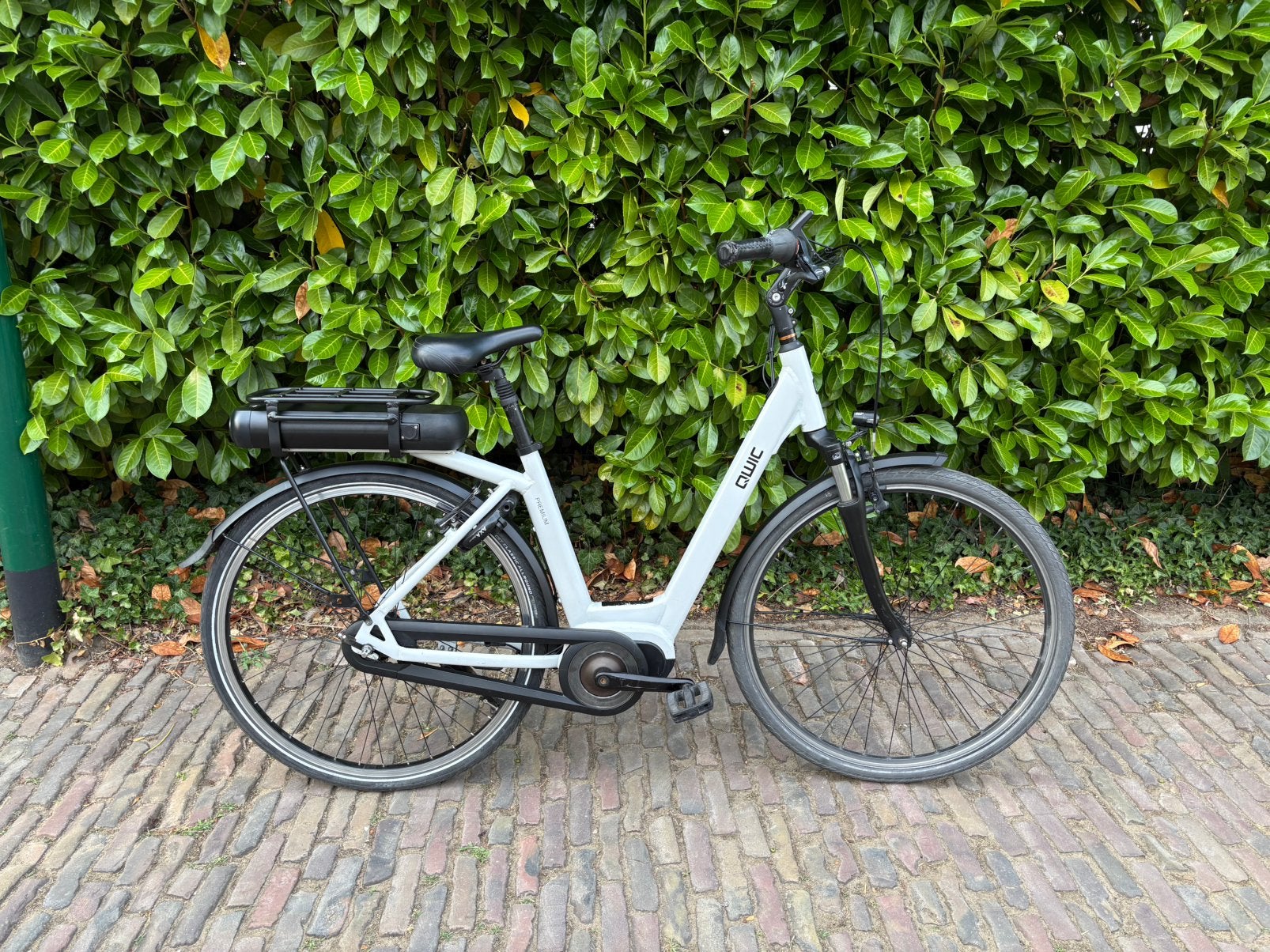 QWIC Premium Wit Middenmotor Nieuwe Accu 2 Jaar Garantie, Fietsen en Brommers, Elektrische fietsen, Ophalen, Qwic, Zo goed als nieuw