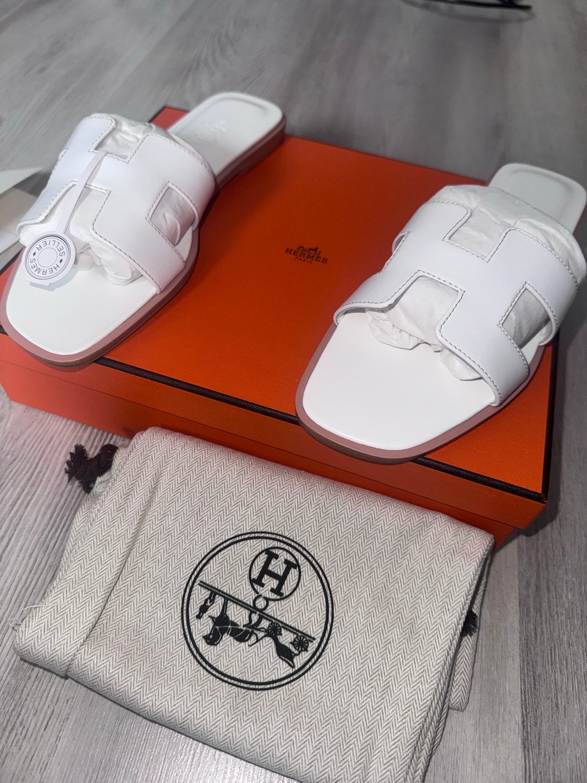 Hermès Oran Sandalen Wit Maat 38 Nieuw, Kleding | Dames, Schoenen, Slippers, Verzenden, Wit, Nieuw