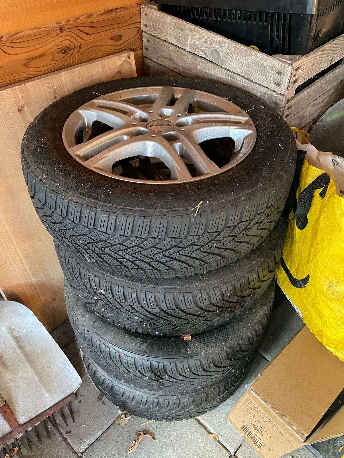 Continental winterbanden met Rial velgen 185/60 R15, Auto-onderdelen, Ophalen, Gebruikt, 15 inch, Banden en Velgen