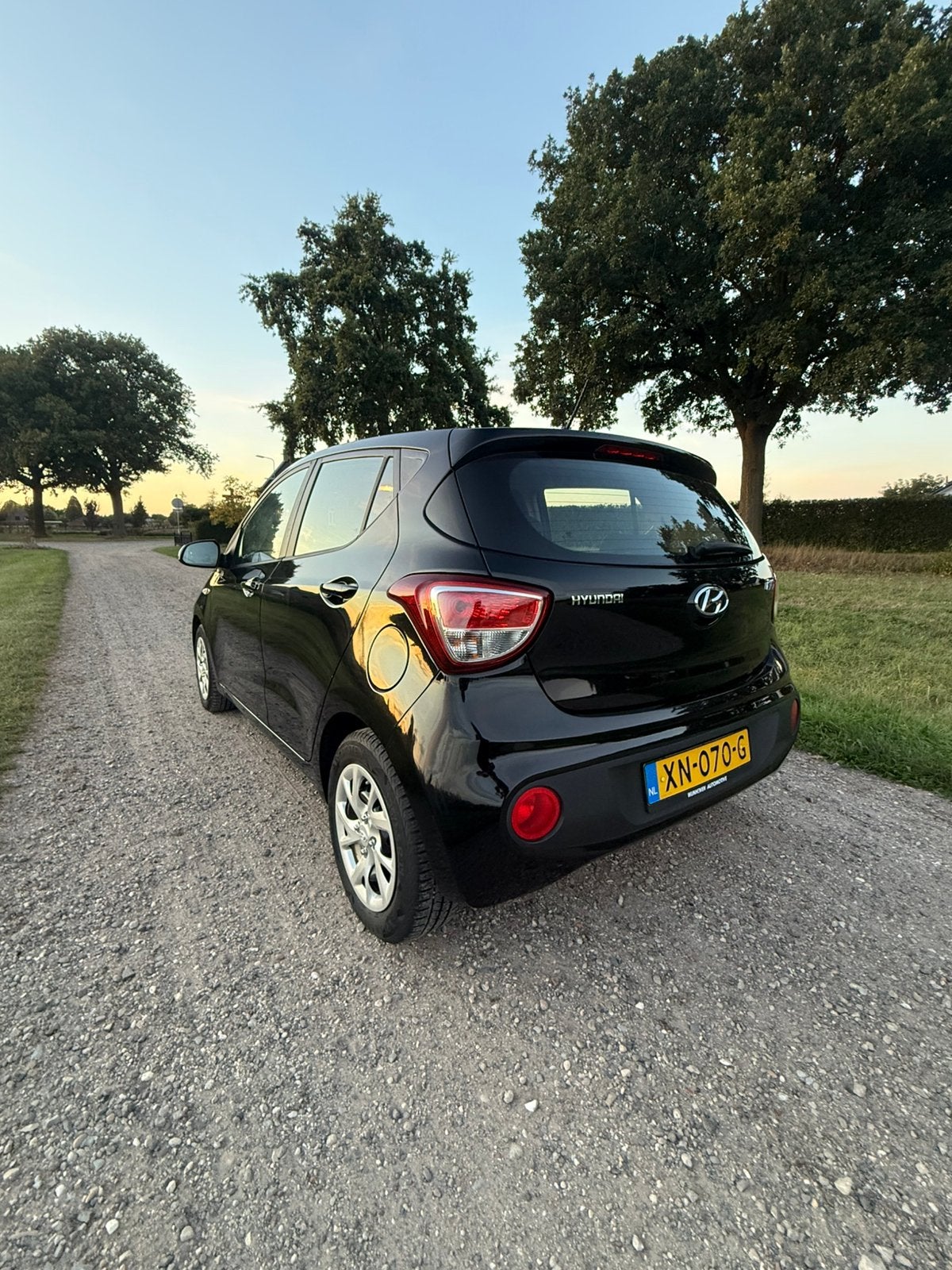 Foto 13 van Hyundai i10 1.0i 66pk 2019 Zwart