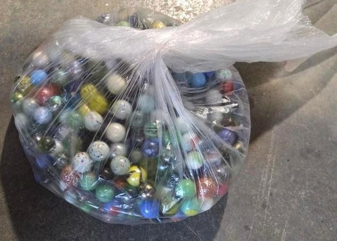 Grote partij knikkers in diverse kleuren en maten, Ophalen of Verzenden, Gebruikt, Overige typen