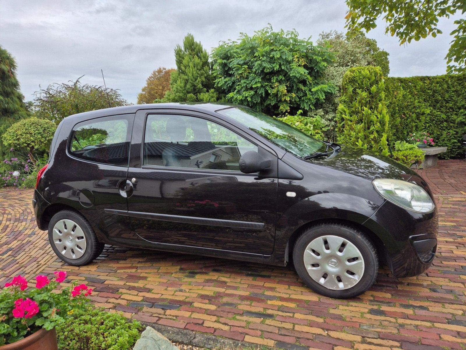 Renault Twingo Zwart APK tot AUG 27, nieuwe distributieriem, Auto's, Voorwielaandrijving, Twingo, 31 €/maand, 4 cilinders