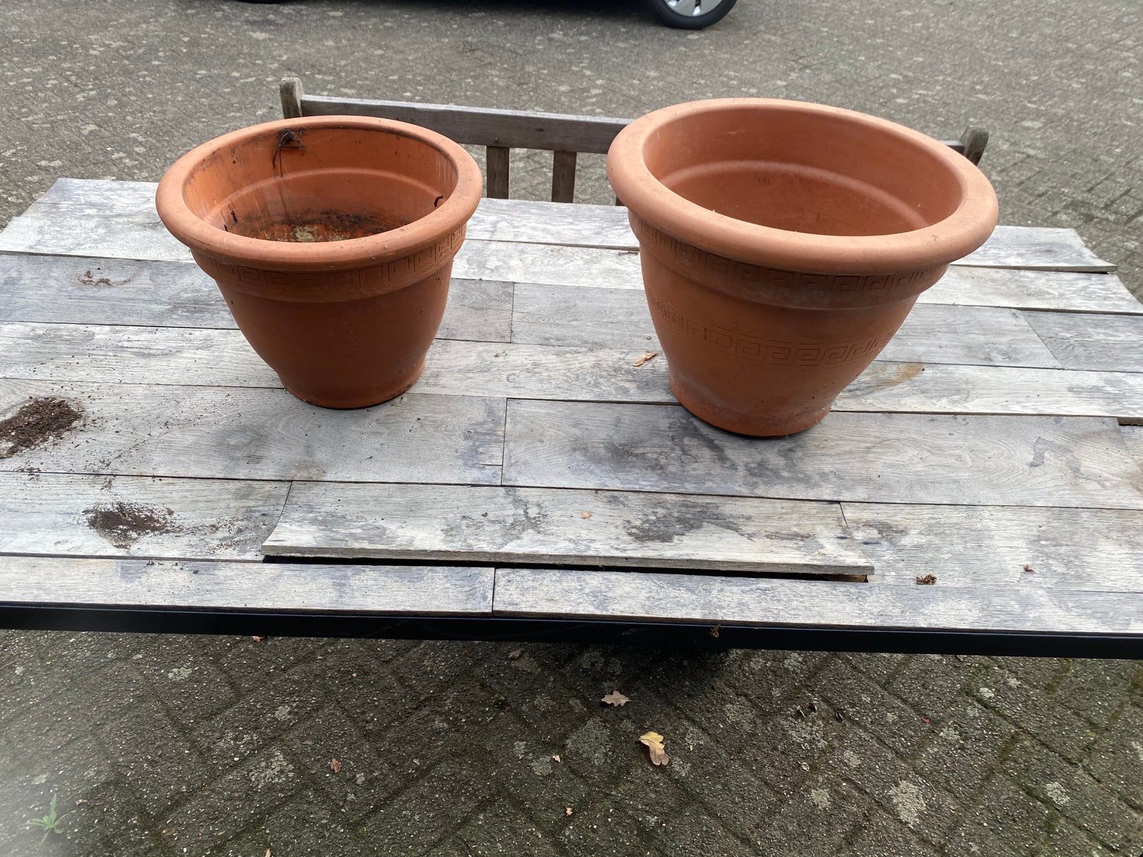 Twee grote aardewerk bloempotten, Tuin en Terras, Bloempotten, Rond, Zo goed als nieuw, Minder dan 40 cm, Aardewerk