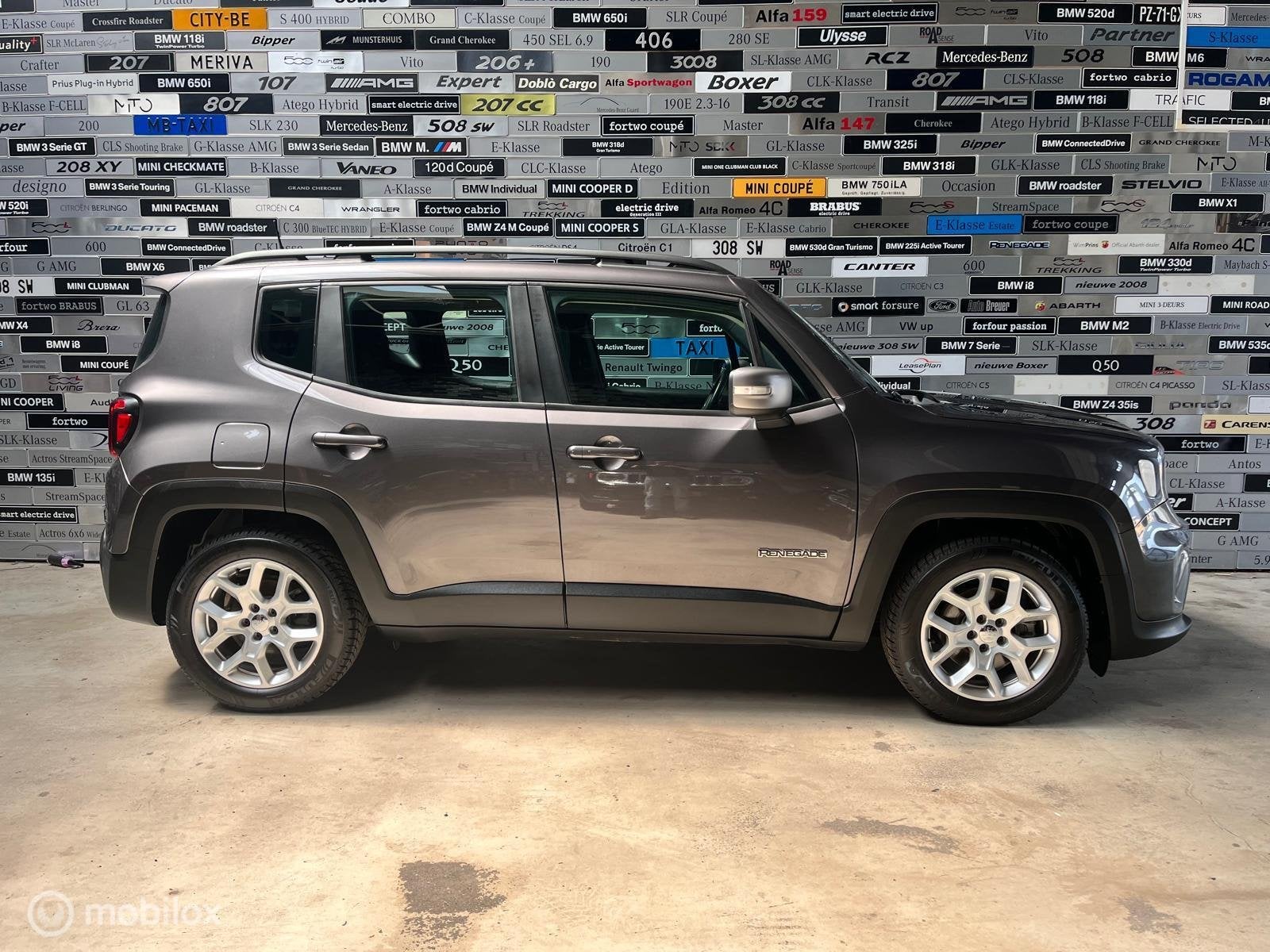Jeep Renegade 1.3T Limited Automaat, Pano, Apple Carplay, Auto's, Verwarmde buitenspiegels, Gebruikt, Zwart, 4 cilinders