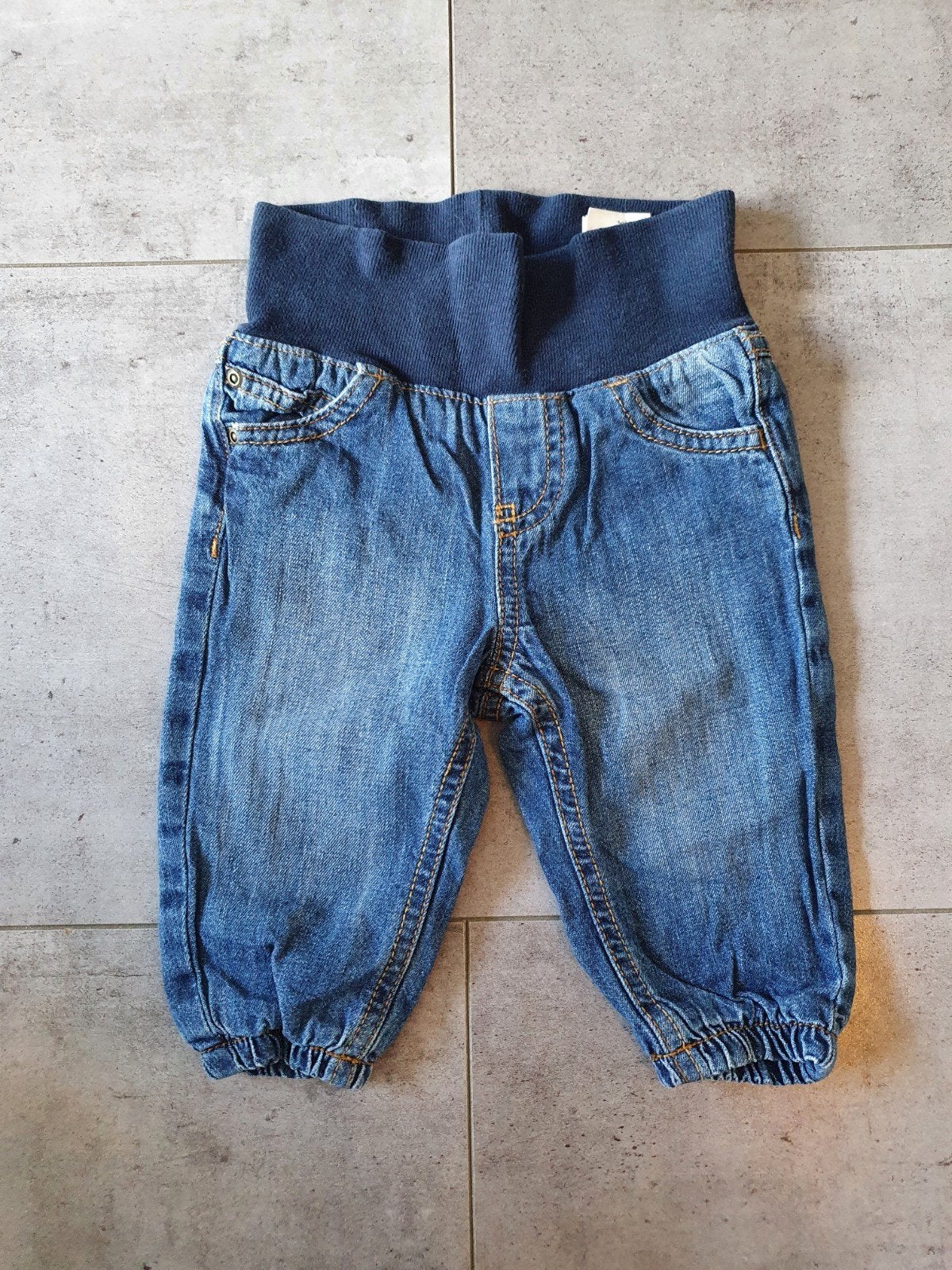 Spijkerbroekje maat 68, Kinderen en Baby's, Babykleding | Maat 68, Ophalen of Verzenden, Zo goed als nieuw, Jongetje, Broekje