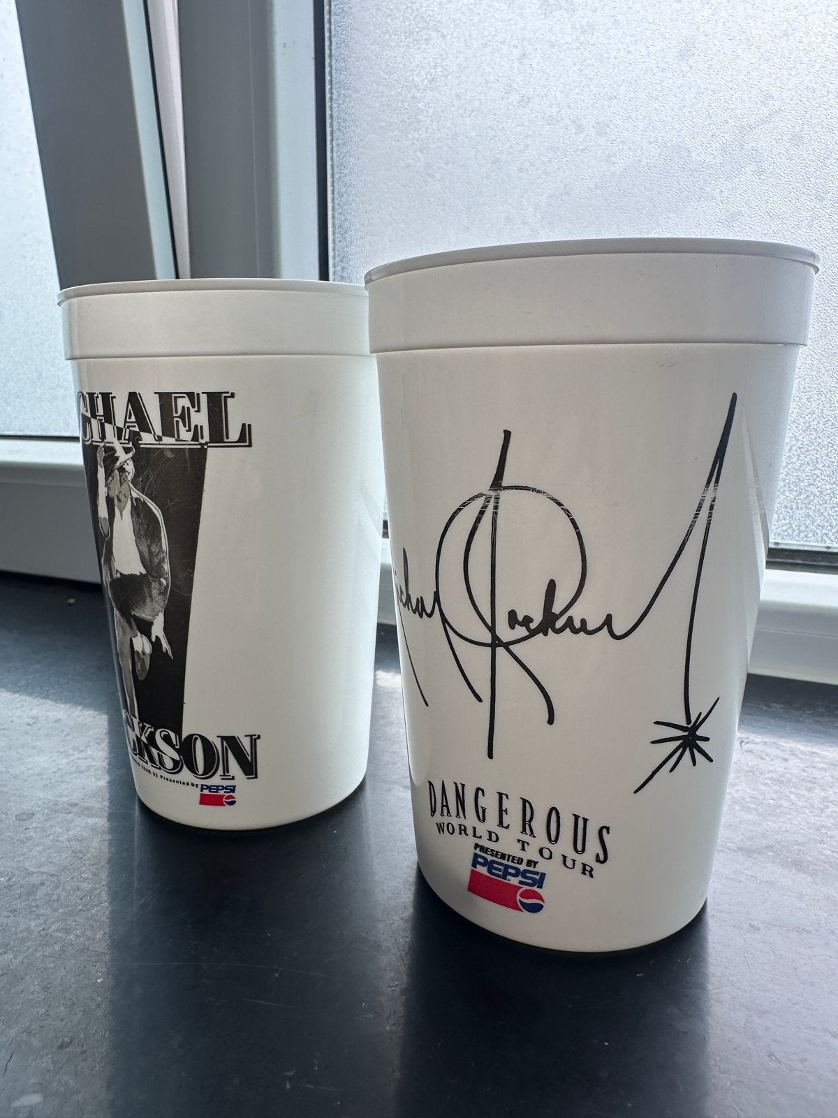 Michael Jackson Dangerous World Tour 1992 plastic bekers, Verzamelen, Muziek, Artiesten en Beroemdheden, Gebruikt, Gebruiksvoorwerp