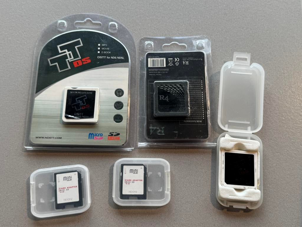 R4 & TTDS Adapters voor Nintendo DS / DS Lite, Spelcomputers en Games, Spelcomputers | Nintendo DS, Zo goed als nieuw, DS Lite