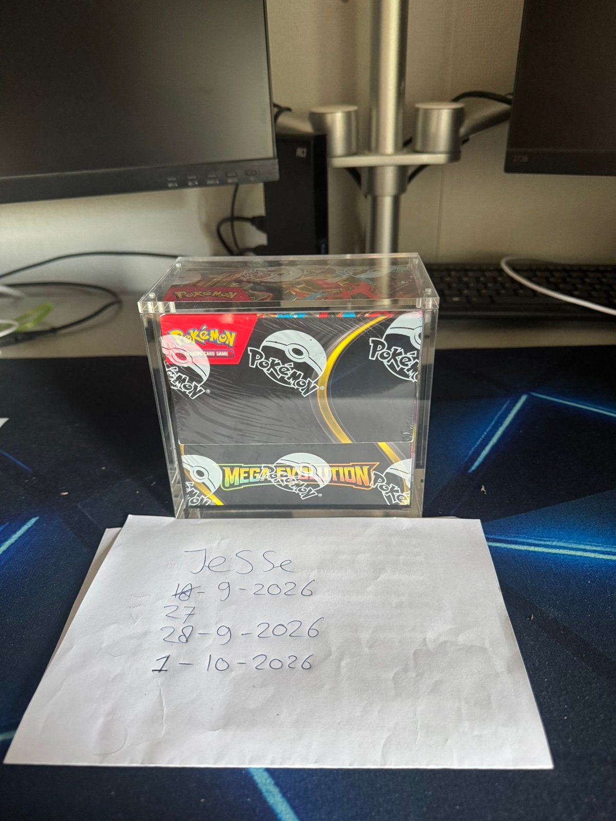 Mega evolution boosterbox inclusief acryl, Ophalen, Nieuw, Boosterbox, Foil