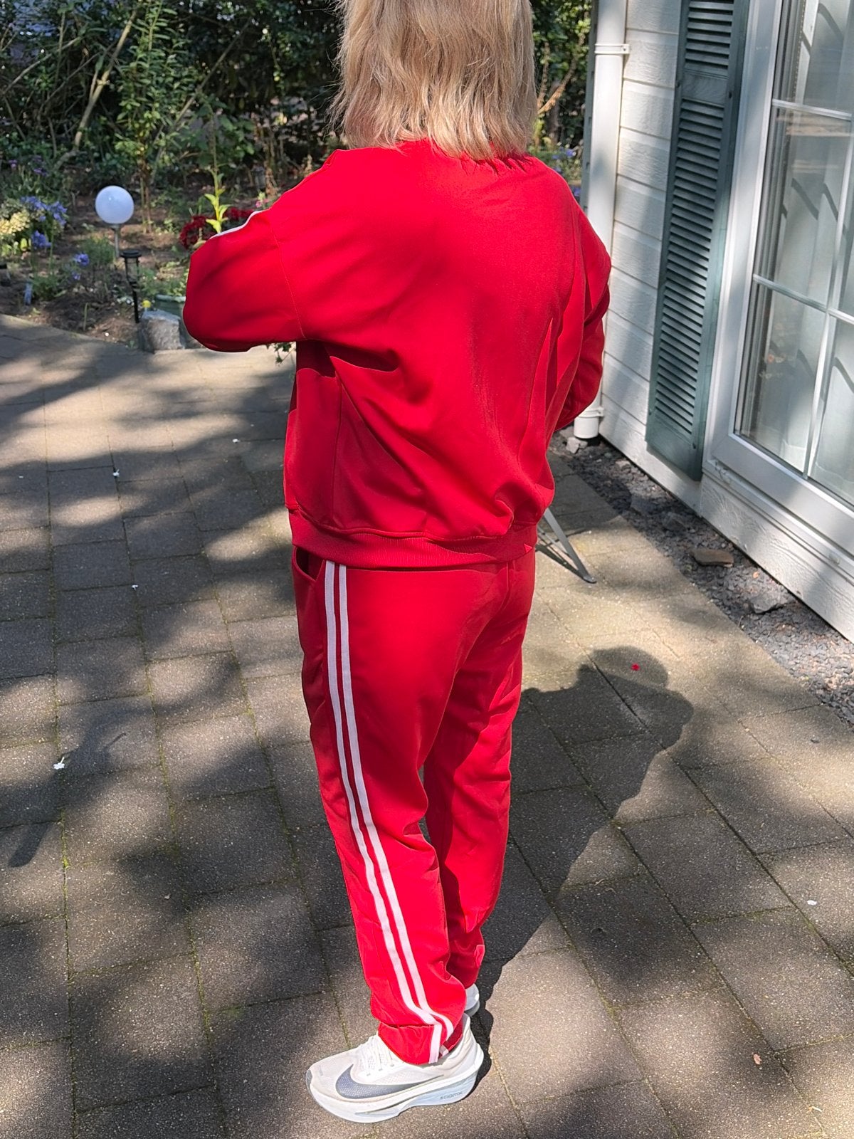 Rood trainingspak met witte strepen, Kleding | Dames, Sportkleding, Zo goed als nieuw, Fitness of Aerobics, Maat 38/40 (M), Rood