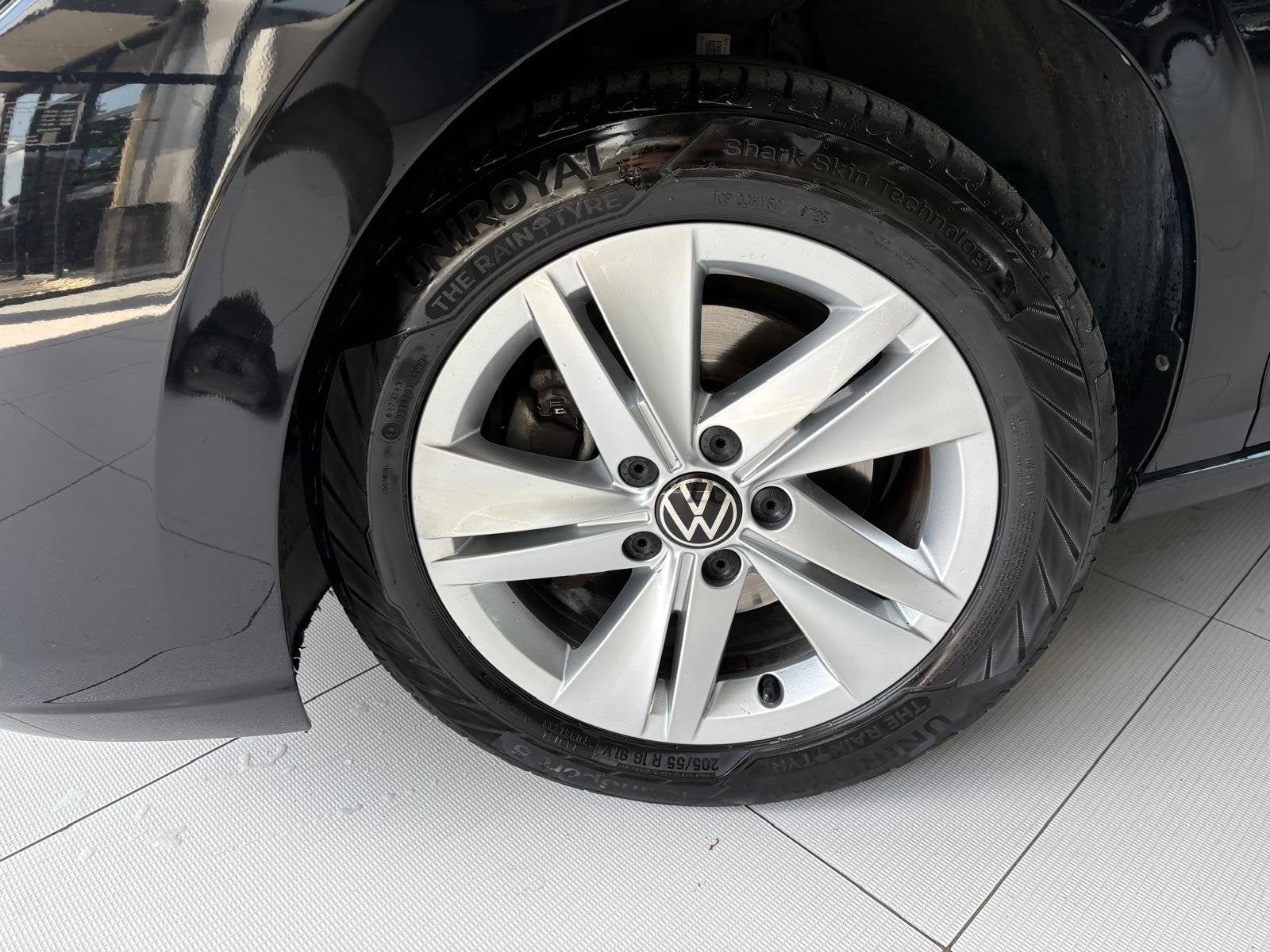 Volkswagen Golf 1.0 eTSI Life | Automaat | Adaptive Cruise |, Auto's, Dealer onderhouden, Gebruikt, Zwart, Origineel Nederlands