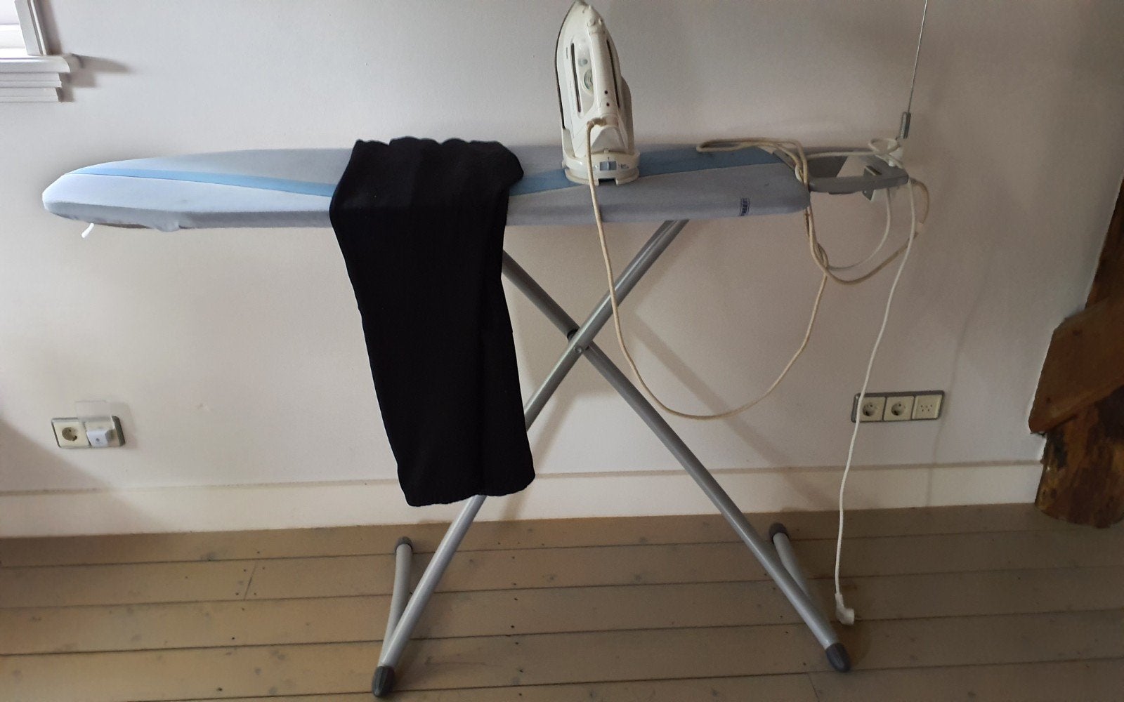 Philips Azur Cord/Cordless S2 Strijkijzer plus strijkplank, Witgoed en Apparatuur, Strijkijzers en Strijkplanken, Gebruikt, Draadloos strijkijzer