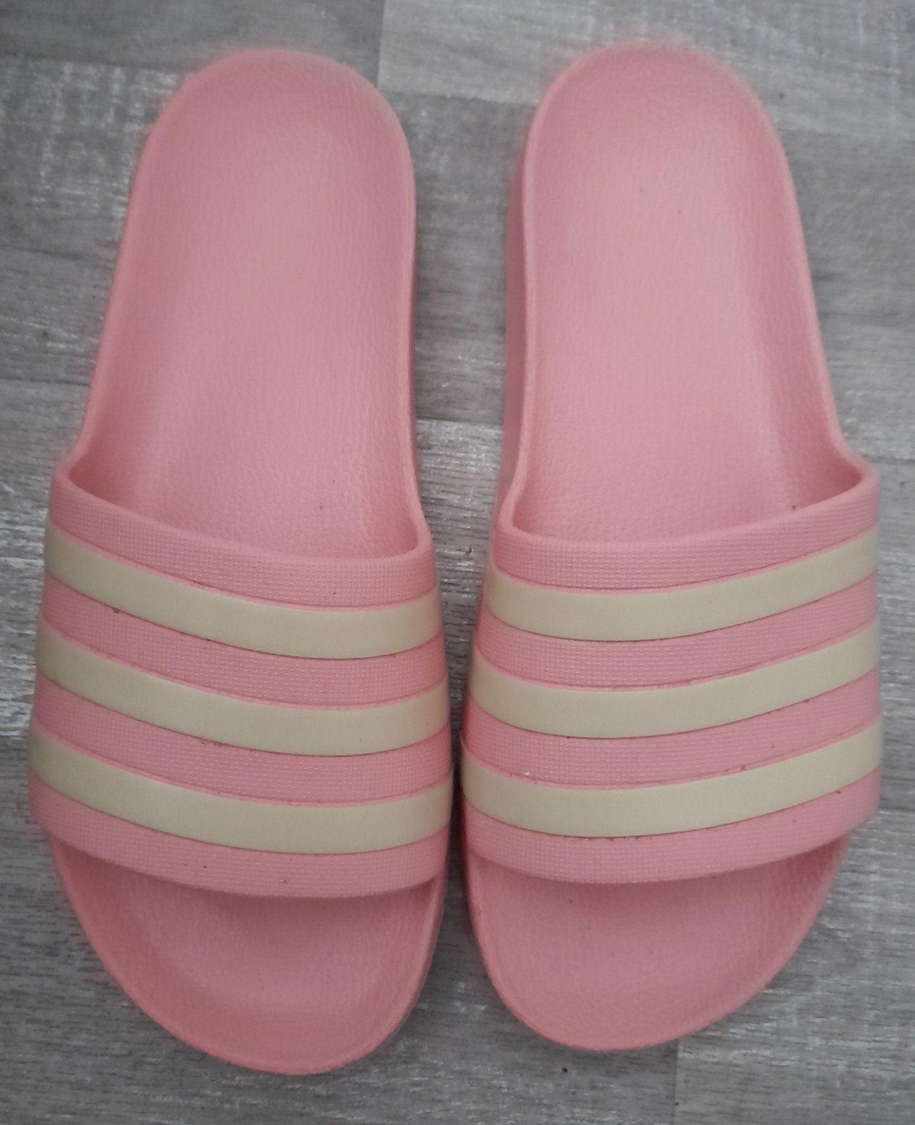 Adidas Adilette slippers maat 40 roze met witte strepen, Ophalen, Zo goed als nieuw, Roze