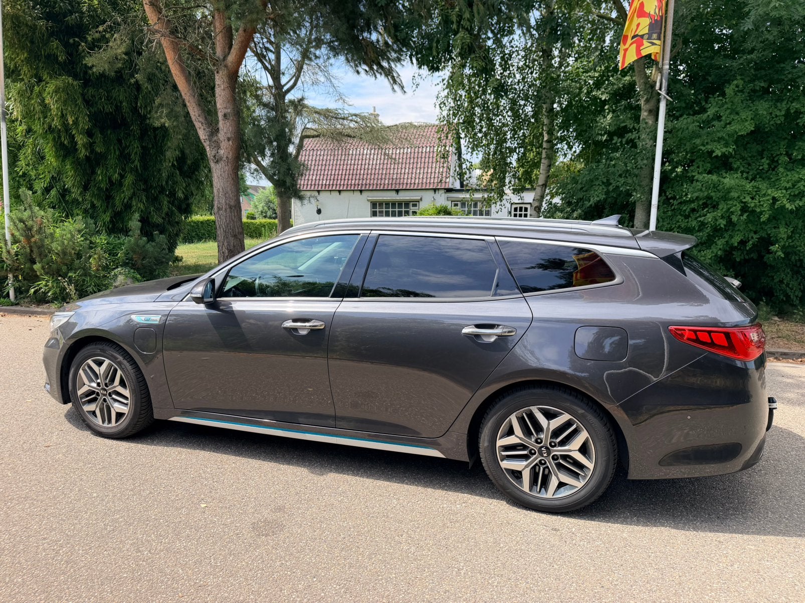 Kia Optima Sportswagon 2.0 GDi Phev Executive line 205pk, Zwart, Hybride Elektrisch/Benzine, 102 €/maand, Optima Sportswagon