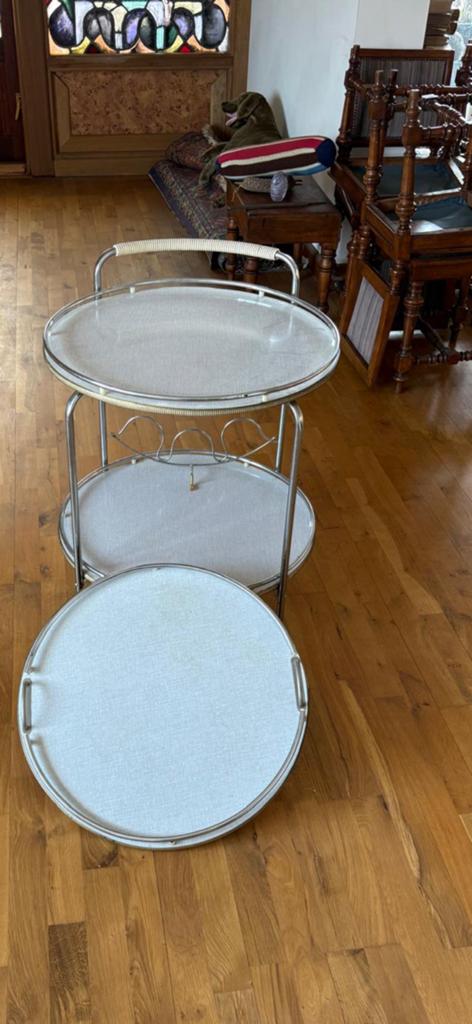 retro tafel op wielen, Ophalen, Zo goed als nieuw