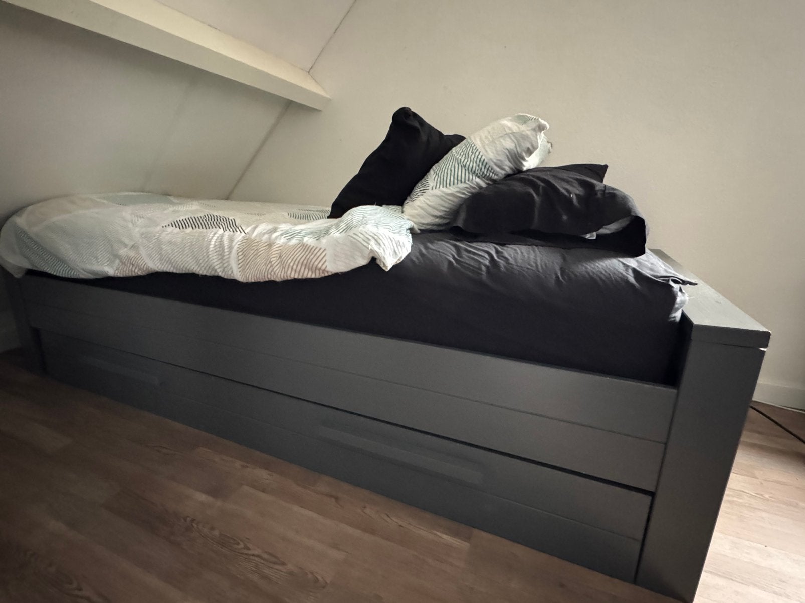 Bed met lade Woood Dennis, Ophalen, 90 cm, Eenpersoons, Zo goed als nieuw