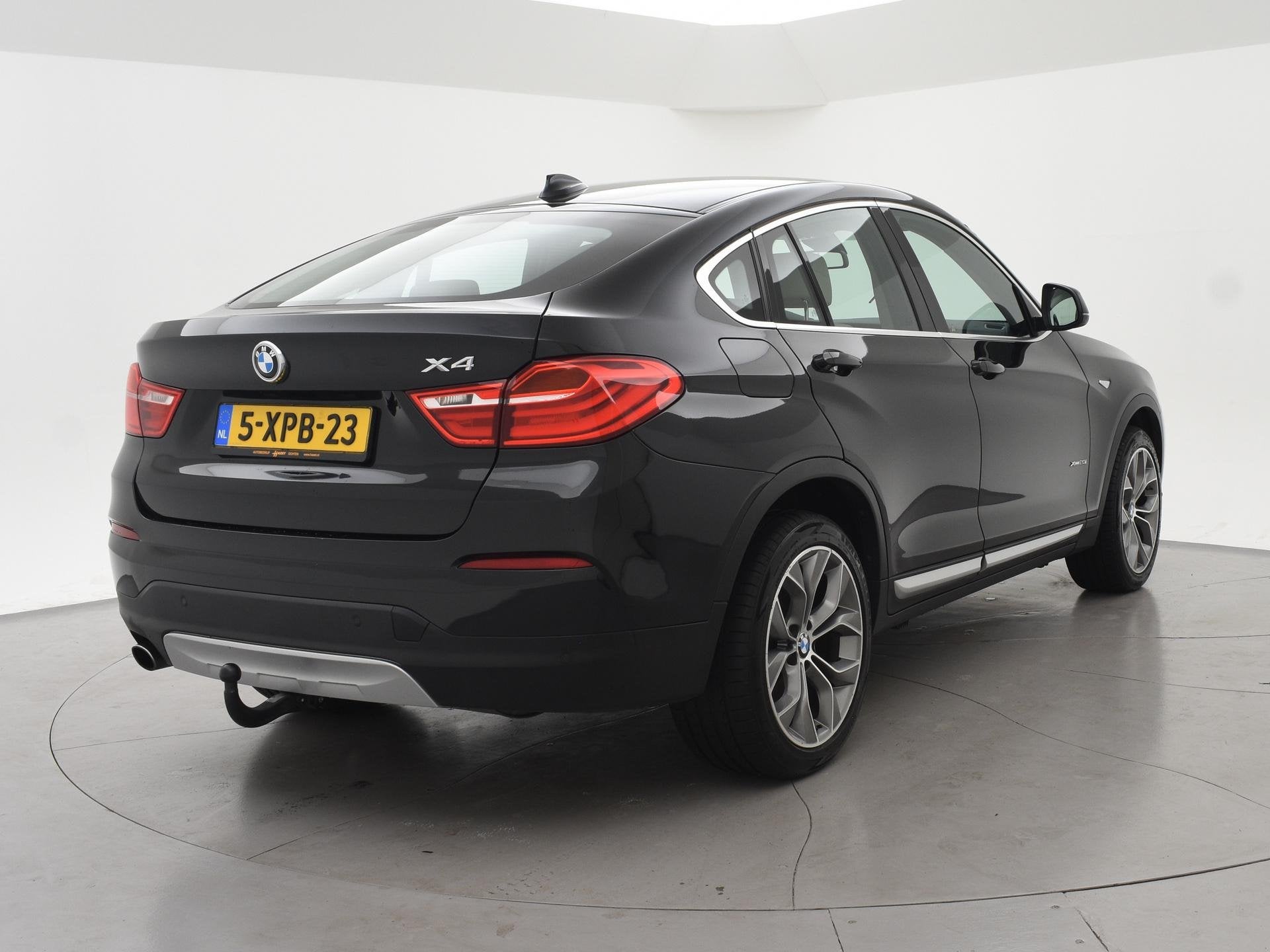 BMW X4 xDrive20i 184 PK H.E. + TREKHAAK 2000 KG | LEDER | HE, Automaat, Gebruikt, Euro 6, 2000 kg