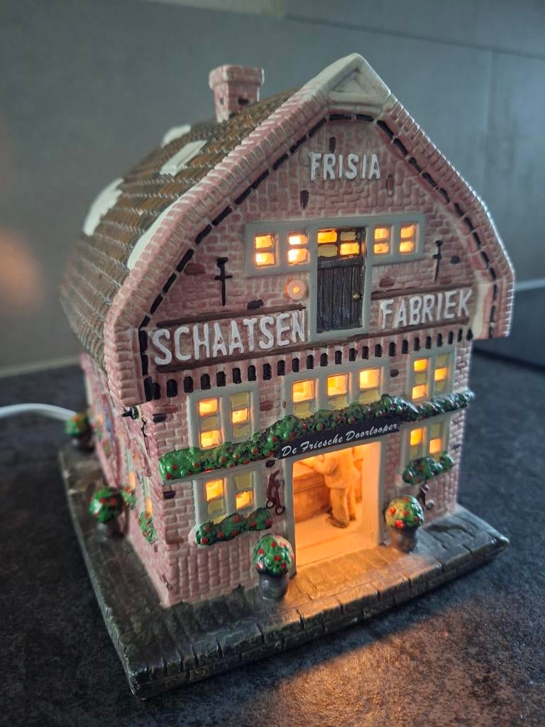 Dickensville miniatuurhuisje van Frisia schaatsen fabriek, Ophalen of Verzenden