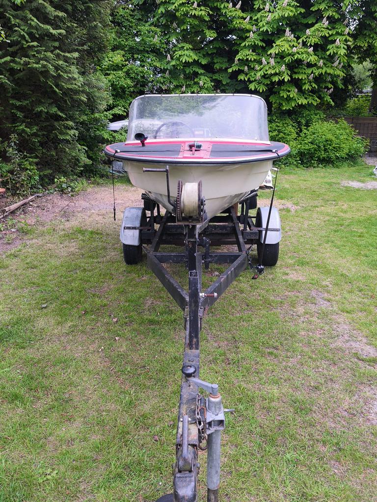 Speedboot met Yamaha 9.9 pk motor en stoelen, incl. trailer, Watersport en Boten, Motorboten en Motorjachten, Zo goed als nieuw